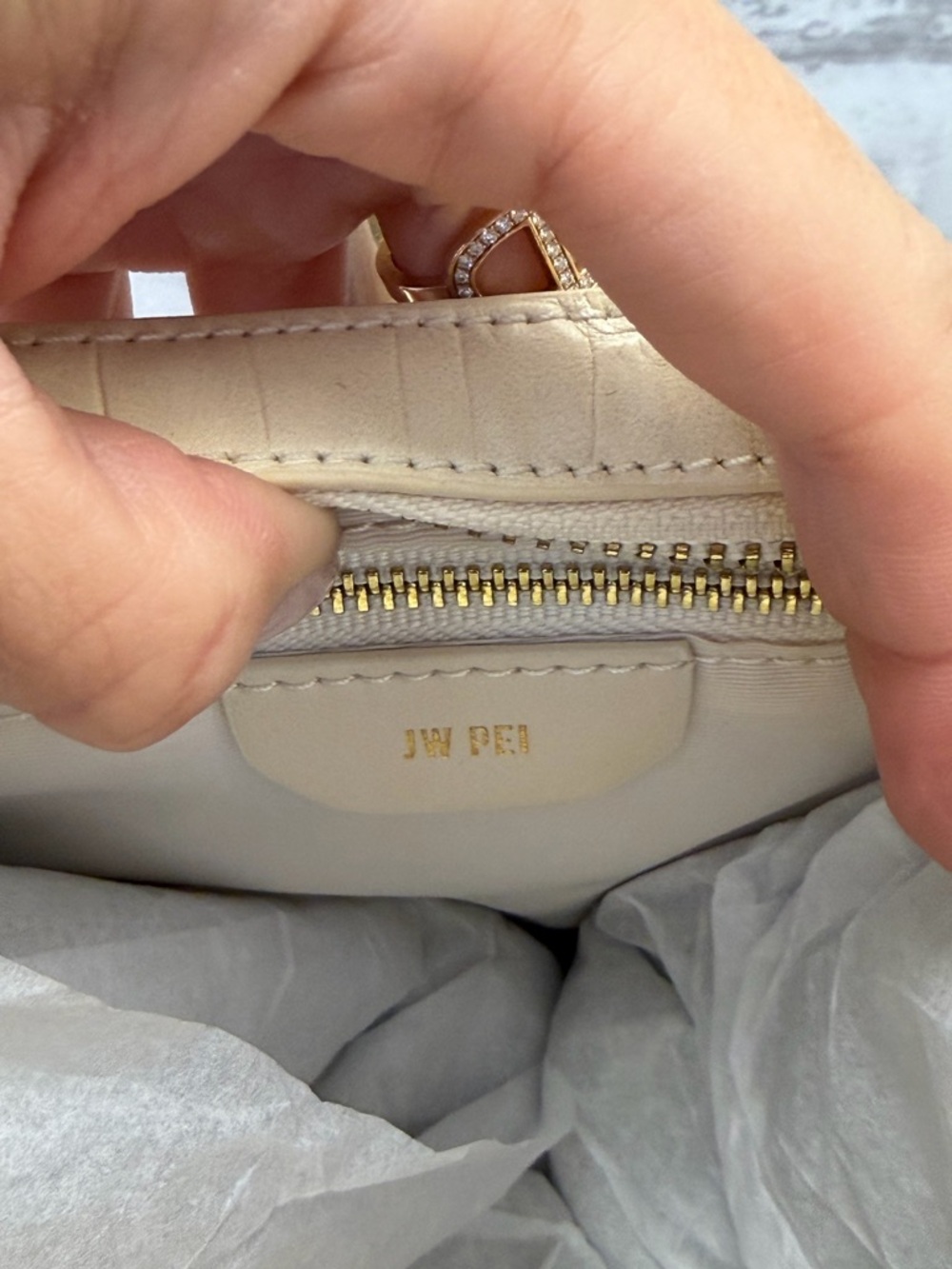 JW PEI Carly Saddle Bag in Ivory Croc Like New Condition Chic Elegant Capsule - Picture 12 of 17